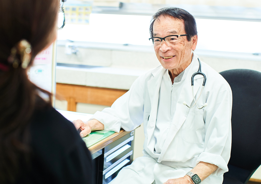 患者様とお話しする医師